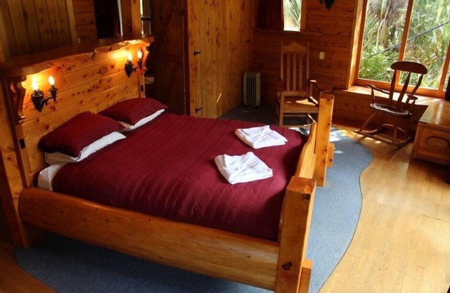 Character Log Lodge with Great Mountain Views