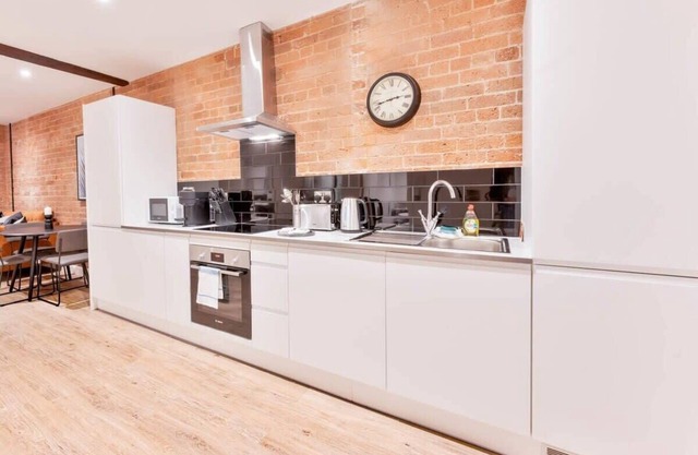 Characterful 2 Bed Apartment in Burton-on-Trent