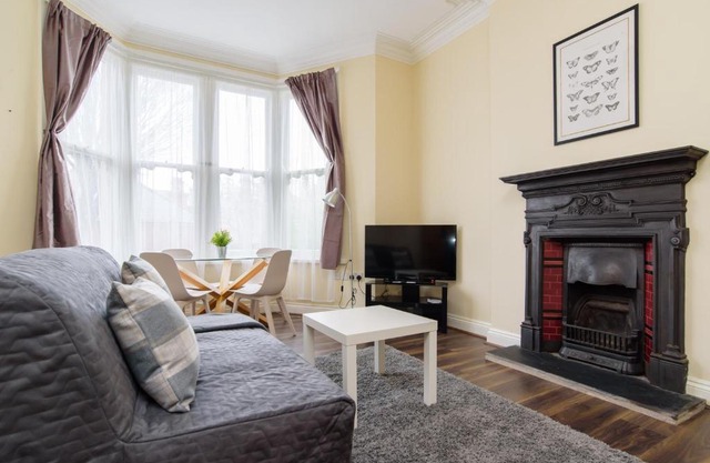 Characterful One Bedroom Apartment by Roath Park!