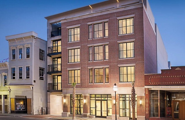 Charleston 2 BR presidential with balcony overlooking King St prime location