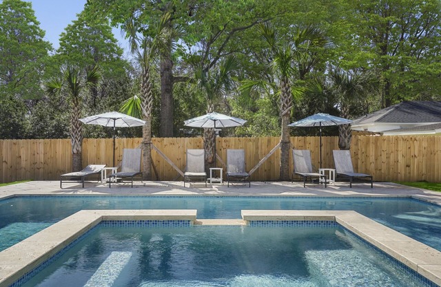 Charleston Beaches Pool Heated Spa King Suite