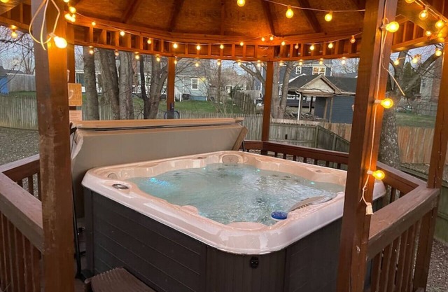 Charlotte Escape with hot tub