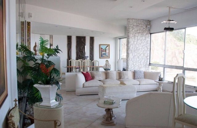 charm at av atlantica / Leme