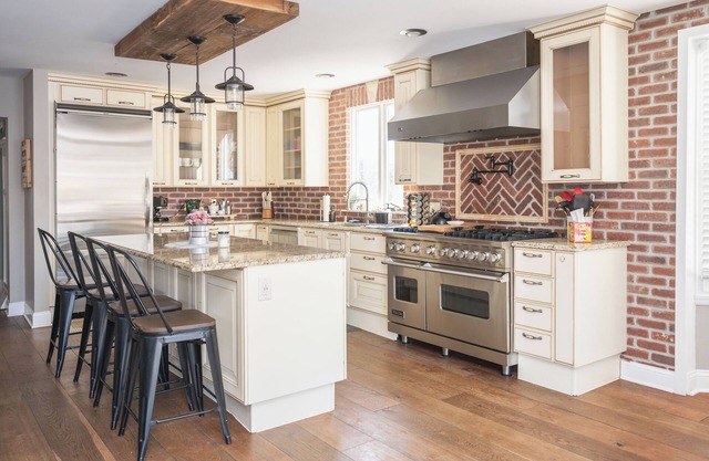 Charm& Chic in DT Lake Geneva Flexible Home Rental