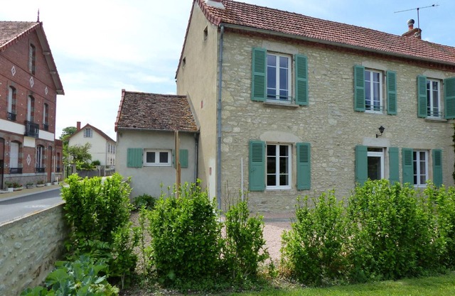Charming Cottage with Garden, Near Medieval Village & Vineyards - Family Friendly, Sleeps 6