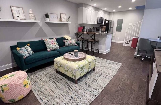 Charm In Rittenhouse - Patio - Hosted by Stay Rafa