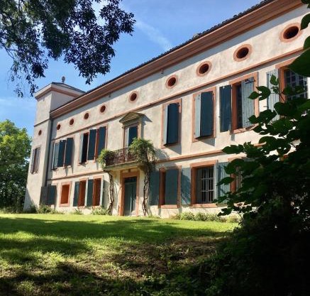 Charmant appartement en rdc dans château avec parc