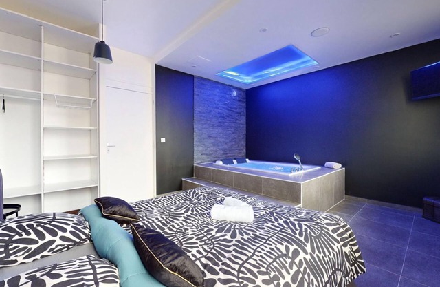 Charmant Appartement au Coeur des Gratte Ciel Avec Jacuzzi