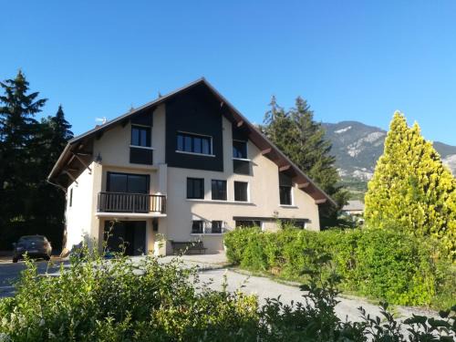 Charmant T2 spacieux au pied de Montdauphin