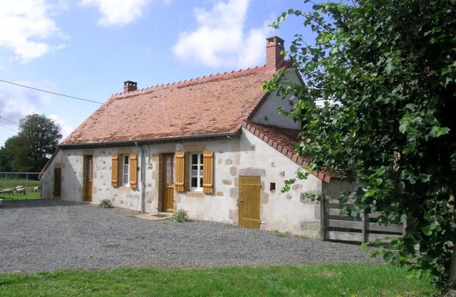 Charmante fermette au vert près de la forêt de Tronçais, 2 chambres, animaux acceptés, linge inclus - FR-1-489-311