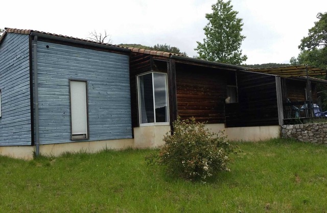 Charmante Villa en Bois, Implantée sur Terrain de 1700 m2