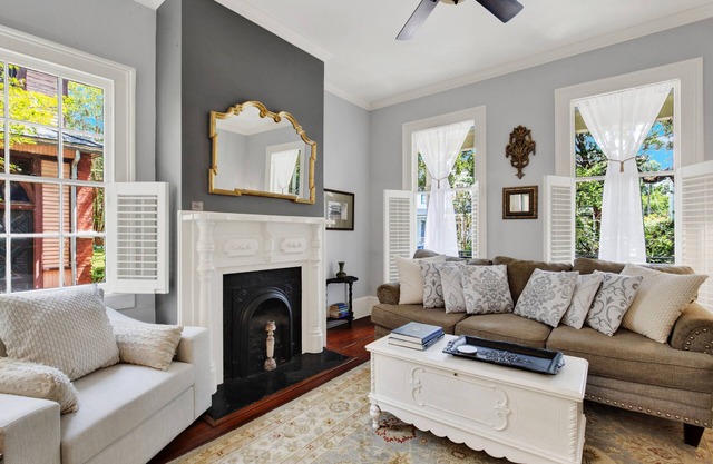 Charmer near Forsyth Park, Heated Pool Access!