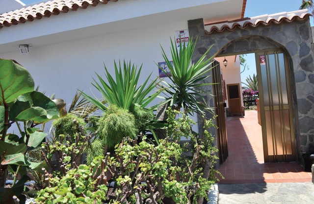 Charming house with mature gardens & self contained roof studio with sea views