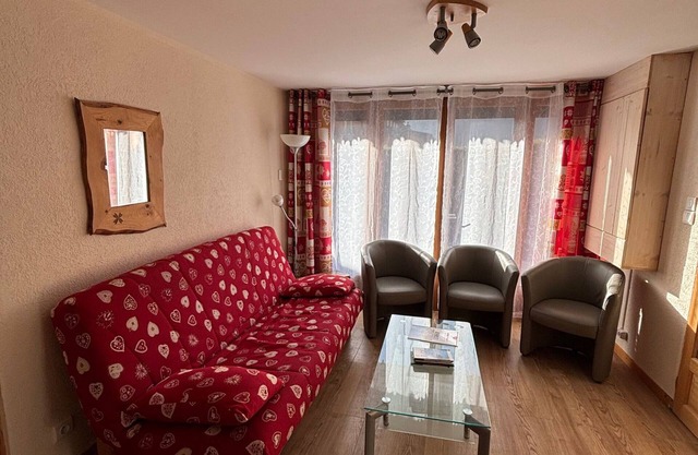 Charming 3-Room Chalet with South-Facing Terrace, Parking, and Mountain Views
