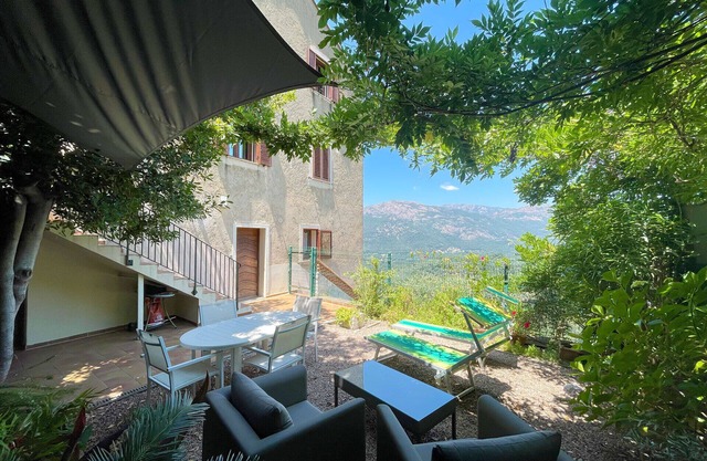 Charming loft at garden level with magnificent landscape, quiet, comfy, clean