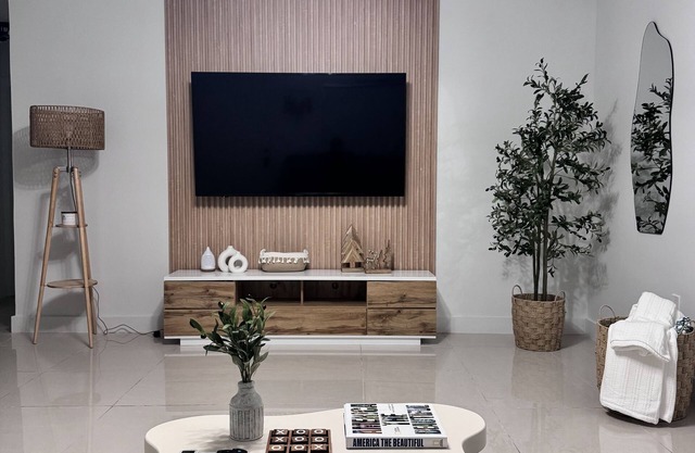Charming 1-bedroom apartment in North Bay Village with WiFi, AC