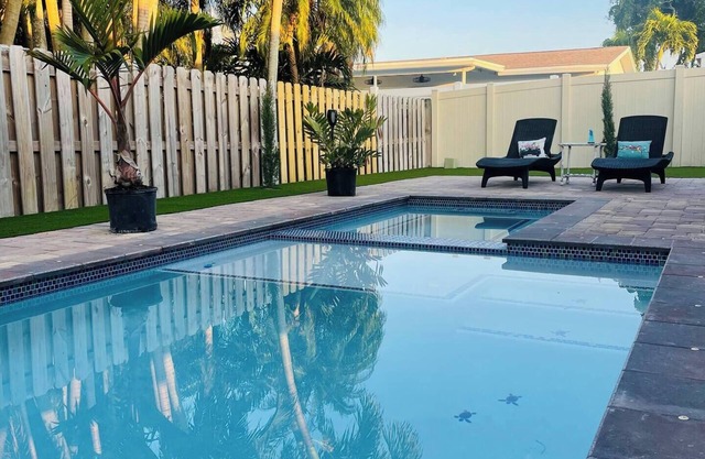 Charming 1-bedroom studio in welcoming Pembroke Pines with your own pool
