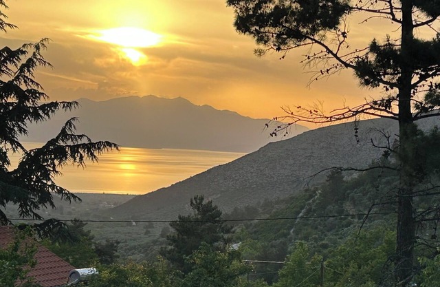 Charming 1-bedroom cottage with beautiful views in enchanting Mikros Prinos