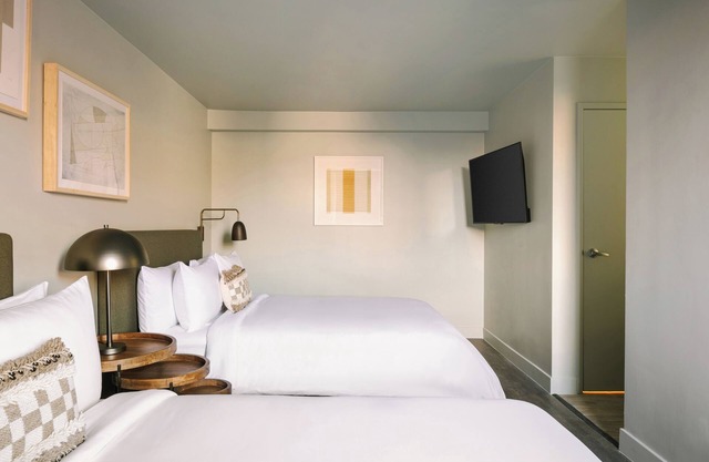 Charming 1-bedroom with Two Queen Beds at hotel in awesome Newport Beach