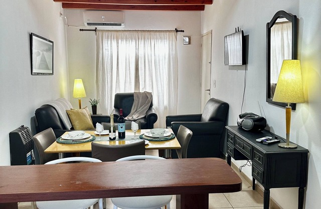 Charming 1-bedroom apart. with WiFi, AC, garage propio in welcoming Godoy Cruz