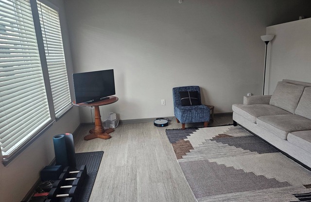 Charming 1-bedroom apartment in pleasant Charlotte with AC, fitness area