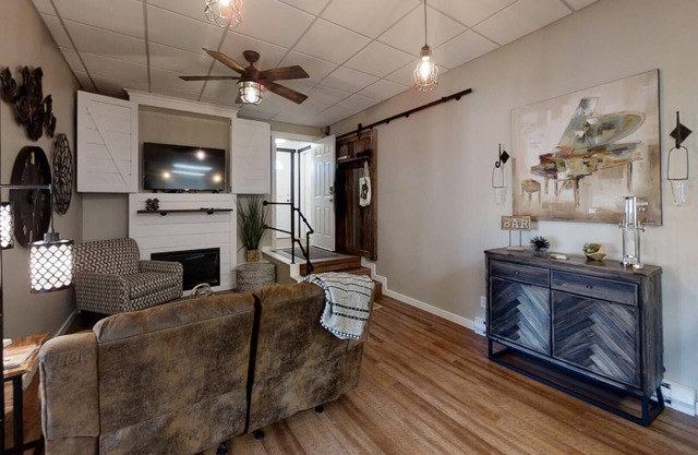 Charming 1-bedroom apartment with WiFi, AC in downtown Kalispell Main Street
