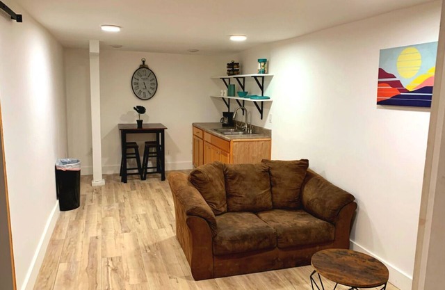 Charming 1-bedroom apartment with AC, WiFi in wonderful Down Town Pensacola