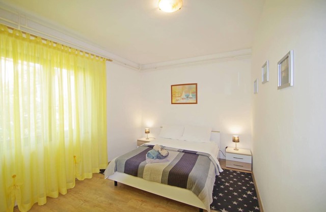 Charming 1-bedroom apartment in Vinkuran, 1 km from the beach