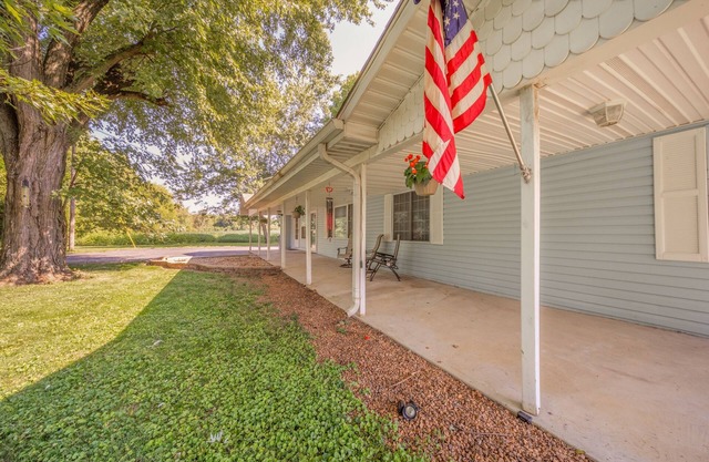 Charming 1-bedroom apartment in rural Anderson with AC, WiFi, Closento casino