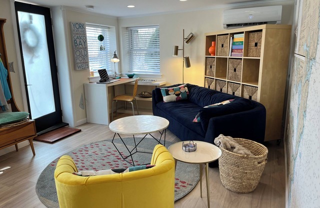 Charming 1-bedroom apartment in cool Kittery with WiFi, AC