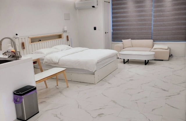 Charming 1-bedroom apartment in wonderful Seoul with AC, WiFi