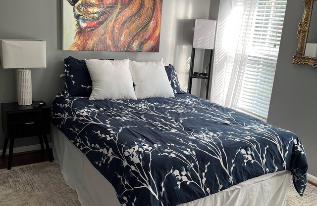 Charming 1-bedroom/bath available close to DC.