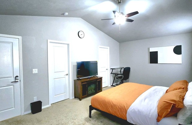 Charming 1-bedroom building with WiFi, AC in soothing Spokane