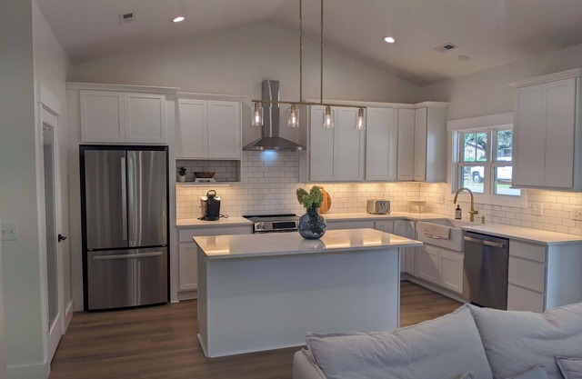 Charming 1-bedroom cottage in beautiful Wilmington with creek access