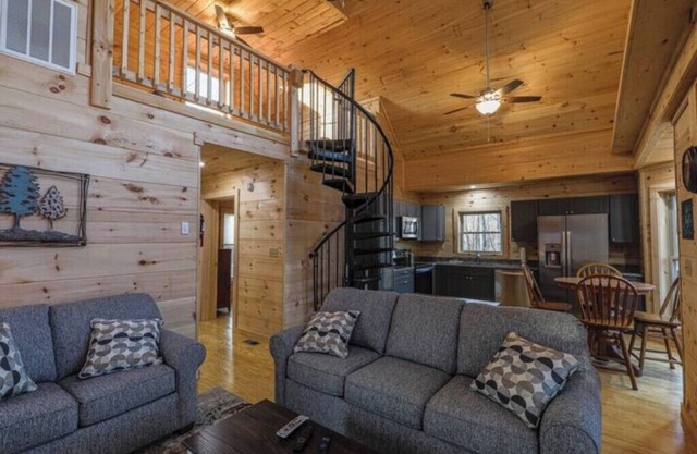 Charming 1-bedroom cabin in Luray with WiFi access