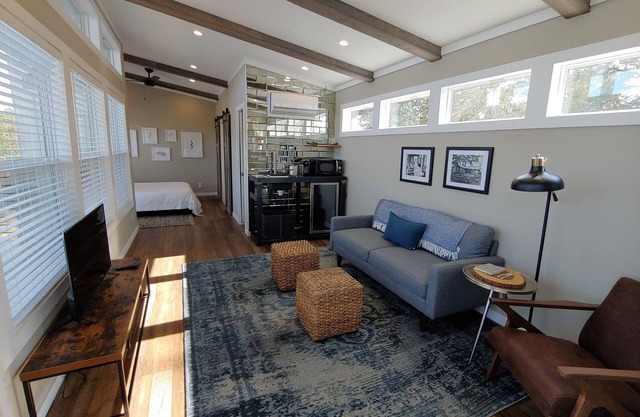 Charming 1 bedroom casita with private pool & hot tub.