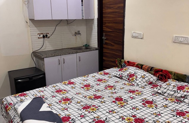 Charming 1-bedroom house in amazing New Delhi with AC