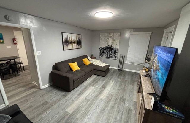 Charming 1-bedroom house in adorable Elizabeth with AC, WiFi