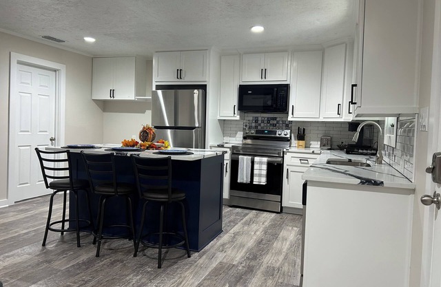 Charming 1-bedroom house in Ore City with WiFi