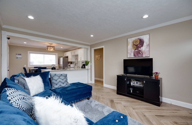 Charming 1-bedroom house with WiFi, AC in welcoming Trotwood