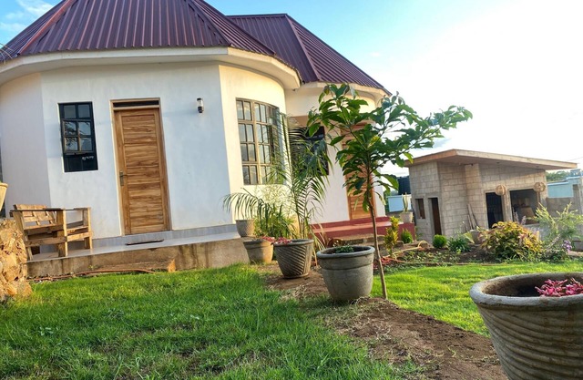 Charming 1-bedroom Lodge in marvelous Arusha with WiFi