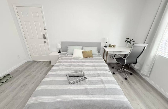 Charming 1-bedroom Room in Vegas with private access/15 mins to the Strip