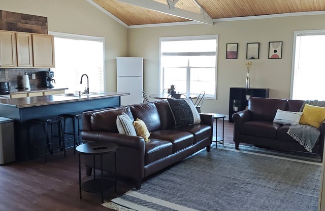 Charming 1-bedroom carriage house in delightful Charlestown with WiFi, AC