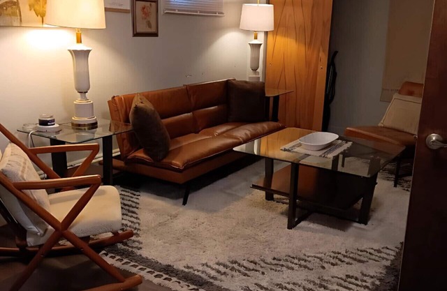 Charming 1-Bedroom Apartment in Great Neighborhood