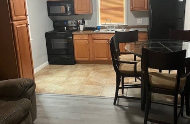 Charming 1-bedroom 3 Miles from Whiteman AFB Knob Noster with AC, WiFi