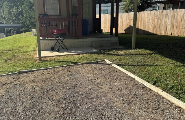 Charming 1-bedroom cottage in Nacogdoches with WiFi, AC, and privacy