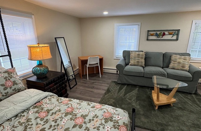 Charming 1-Bedroom Loft in Welcoming Westminster with AC - 3rd Floor