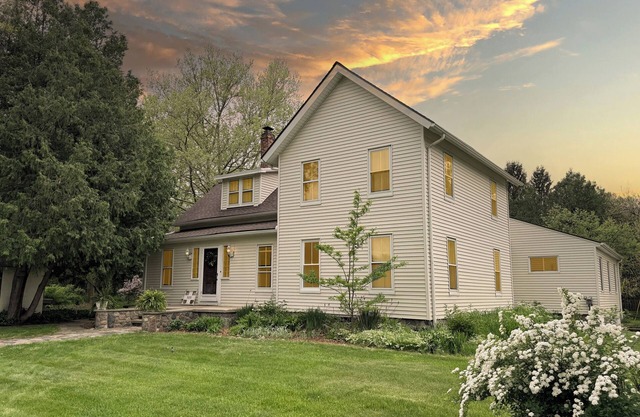 Charming 1896 farmhouse in Clarkston