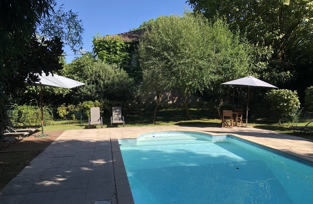 Charming 1760 built house, pool, great for families, short drive to the beach