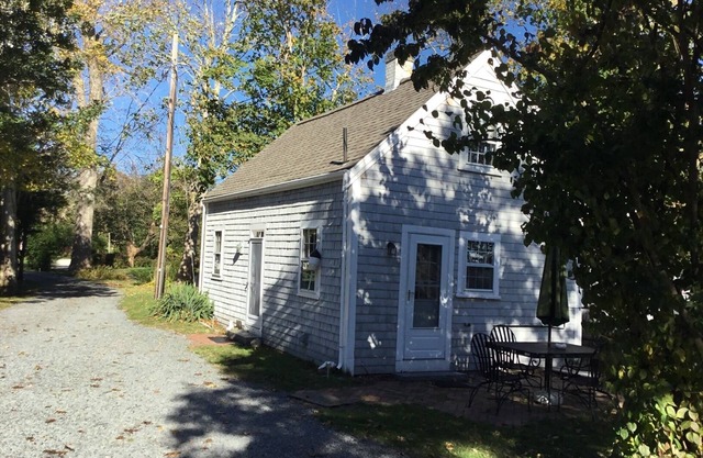 Charming 18th century cottage with its own beachfront on Scargo Lake near bay